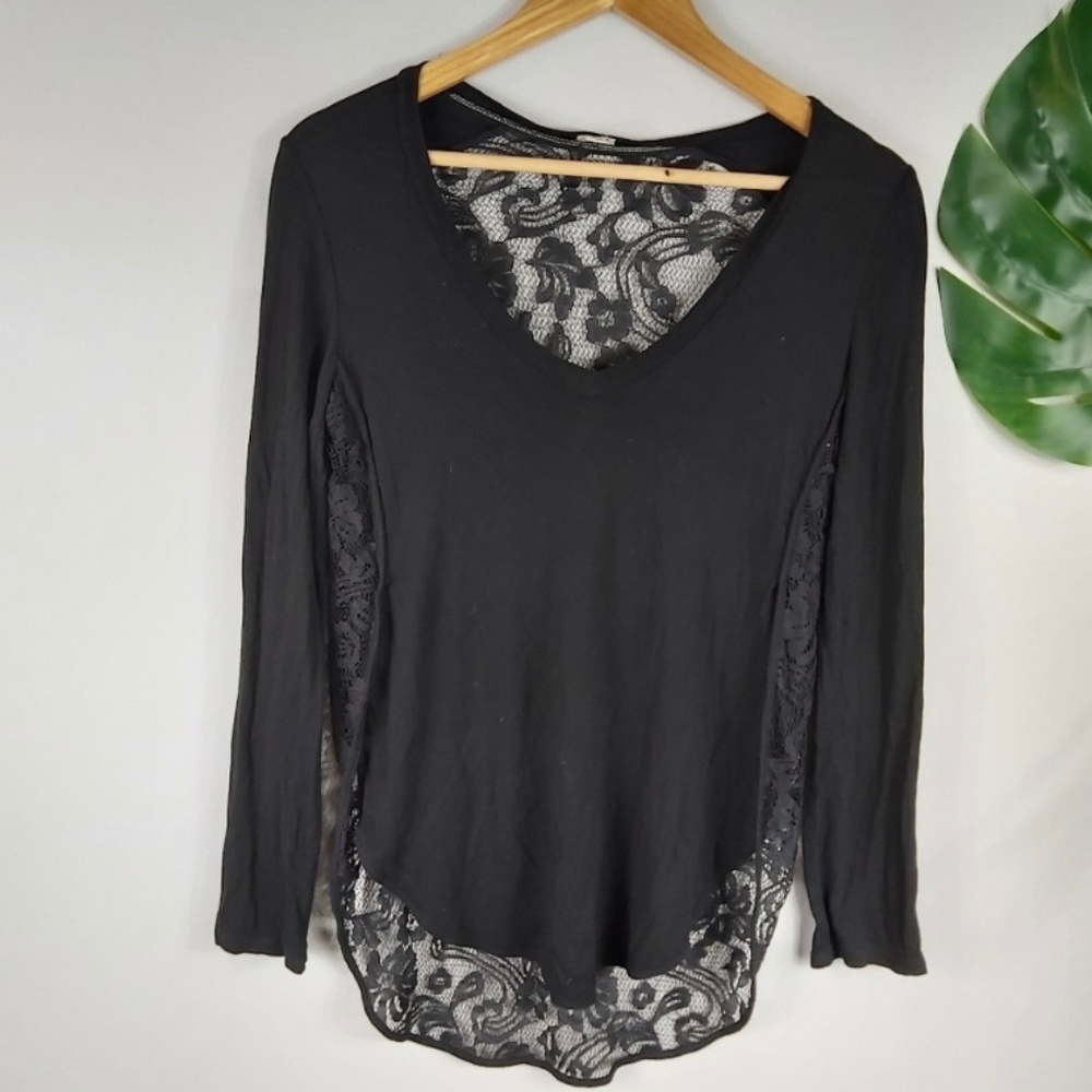 Aritzia wilfred long sleeved black lace T with side slits XS